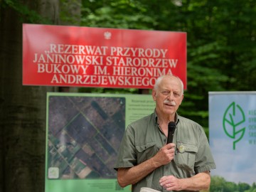 Uroczystość z okazji utworzenia 99 rezerwatu w wjewództwie łódzkim -rezerwatu przyrody 'Janinowski Starodrzew Bukowy im. Hieronima Andrzejewskiego